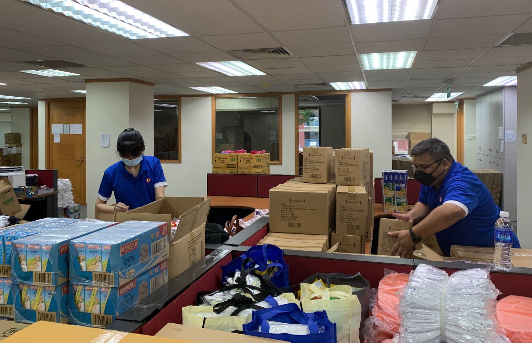 Extra Space Asia Staff Packing
