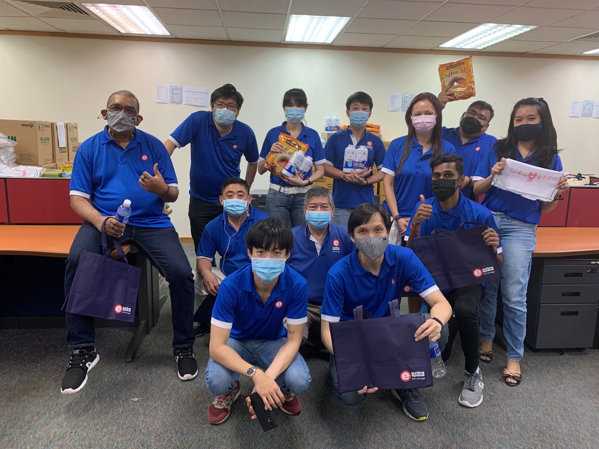 NDP2022: In collaboration with ACE Seniors, ExtraSpaceCares brings joy and cheer to various communities this National Day.