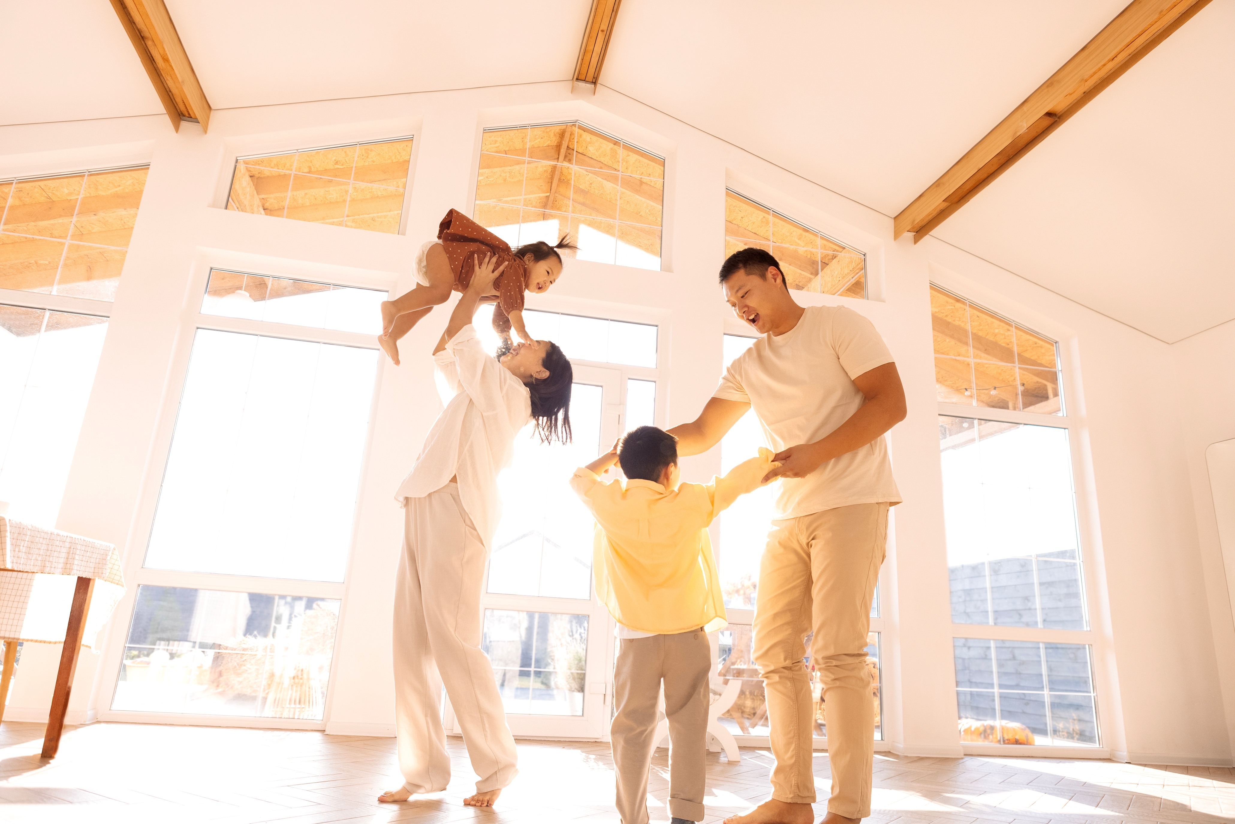 Storage Space in Hong Kong for Expat Families: Customs, Shipping & Tips