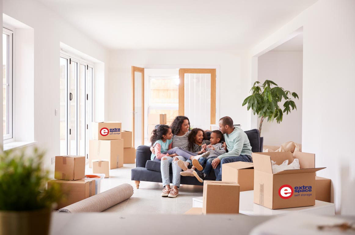 Expat Moving Tips 101: 3 Benefits of using self-storage when you move to another country